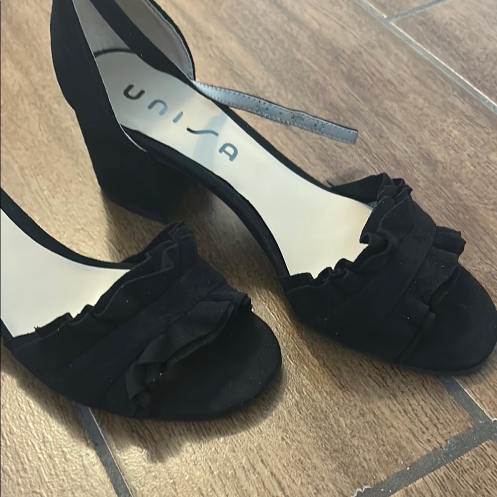 Unisa Black Heels with Ankle Strap sandals/ shoes size 8, new in box. - Picture 3 of 4